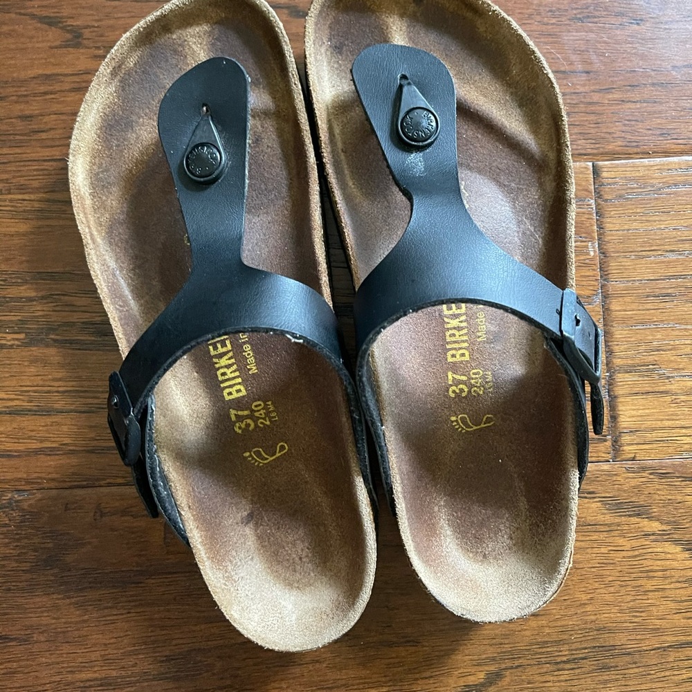 Birkenstock Gizeh sandals in black